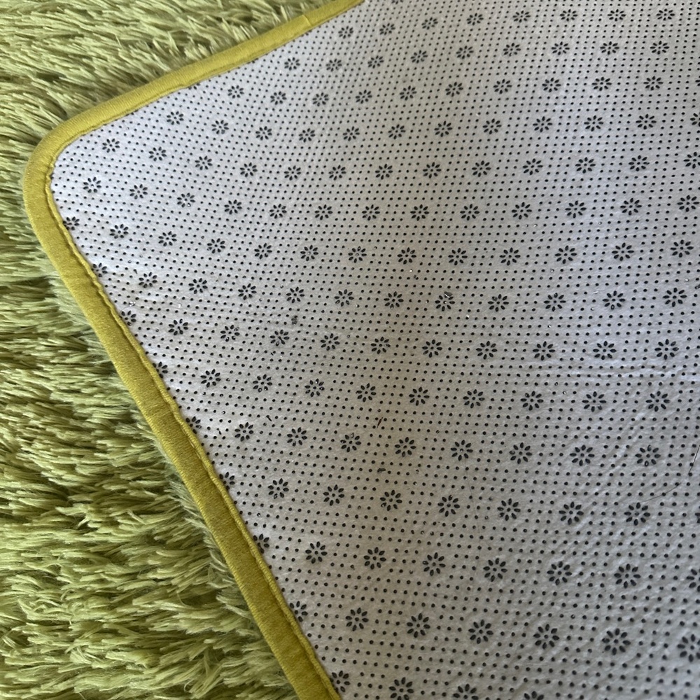 Soft Green Shag Rug - Picture 3 of 6
